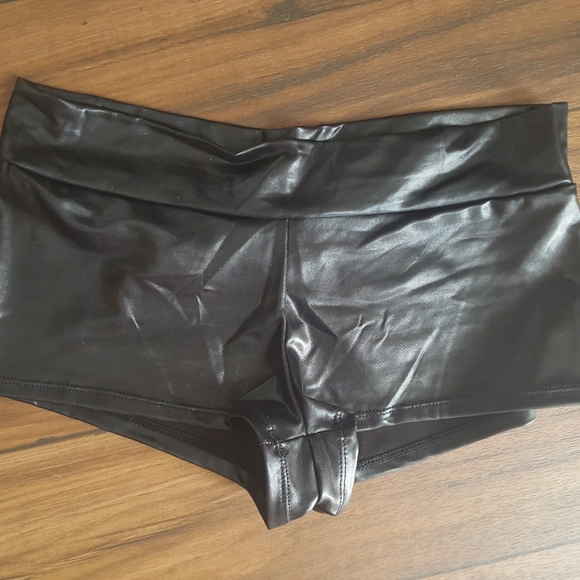 Music Legs Metallic Black Shorts - Picture 2 of 3